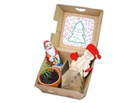 Geschenkset Kerstmis - Kleipotten, chocolade kerstman, kerstboombakvormen en een sneeuwpopfiguur van hout en vilt